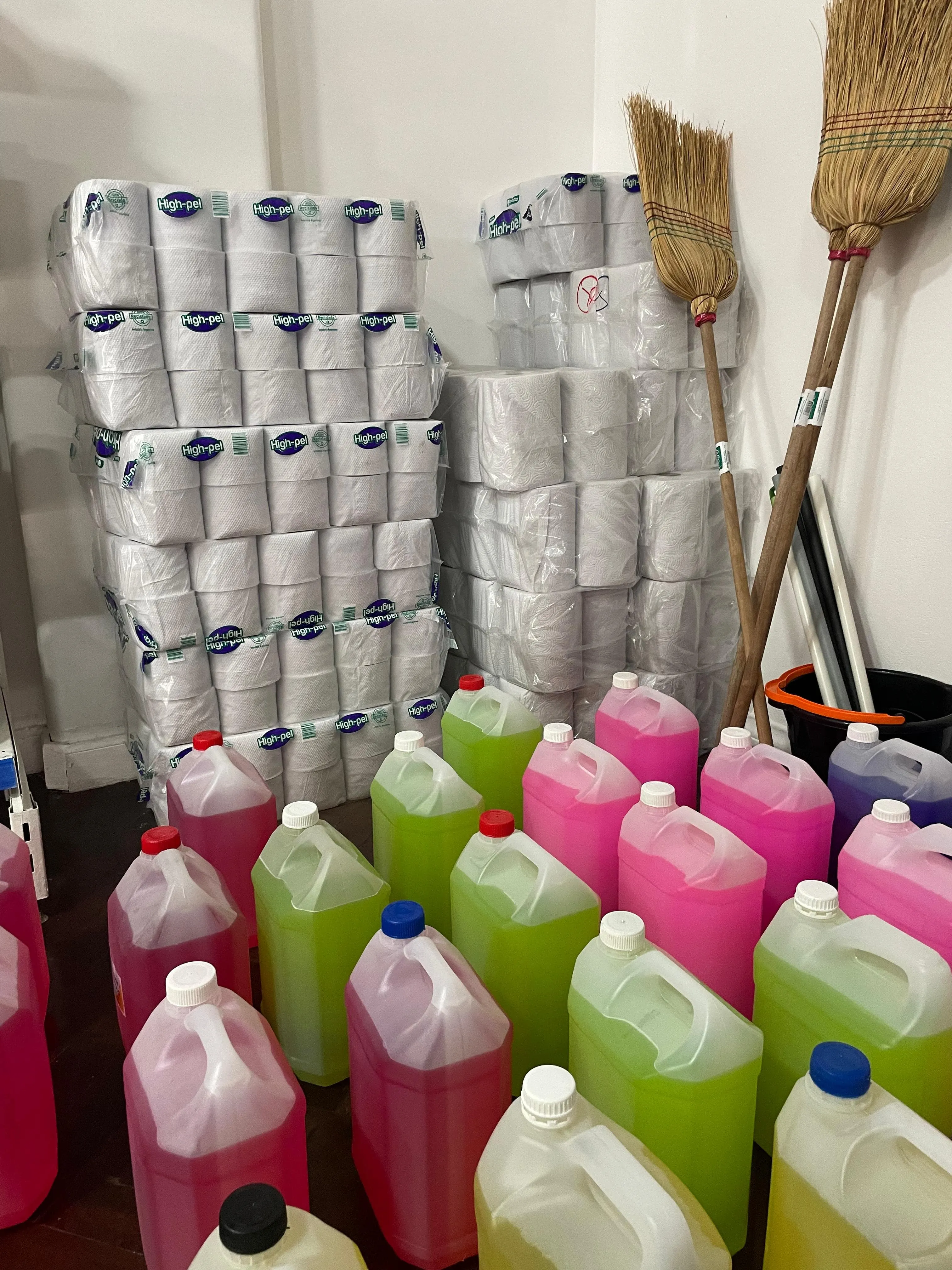 Preparación y armado de productos de limpieza Barretodo